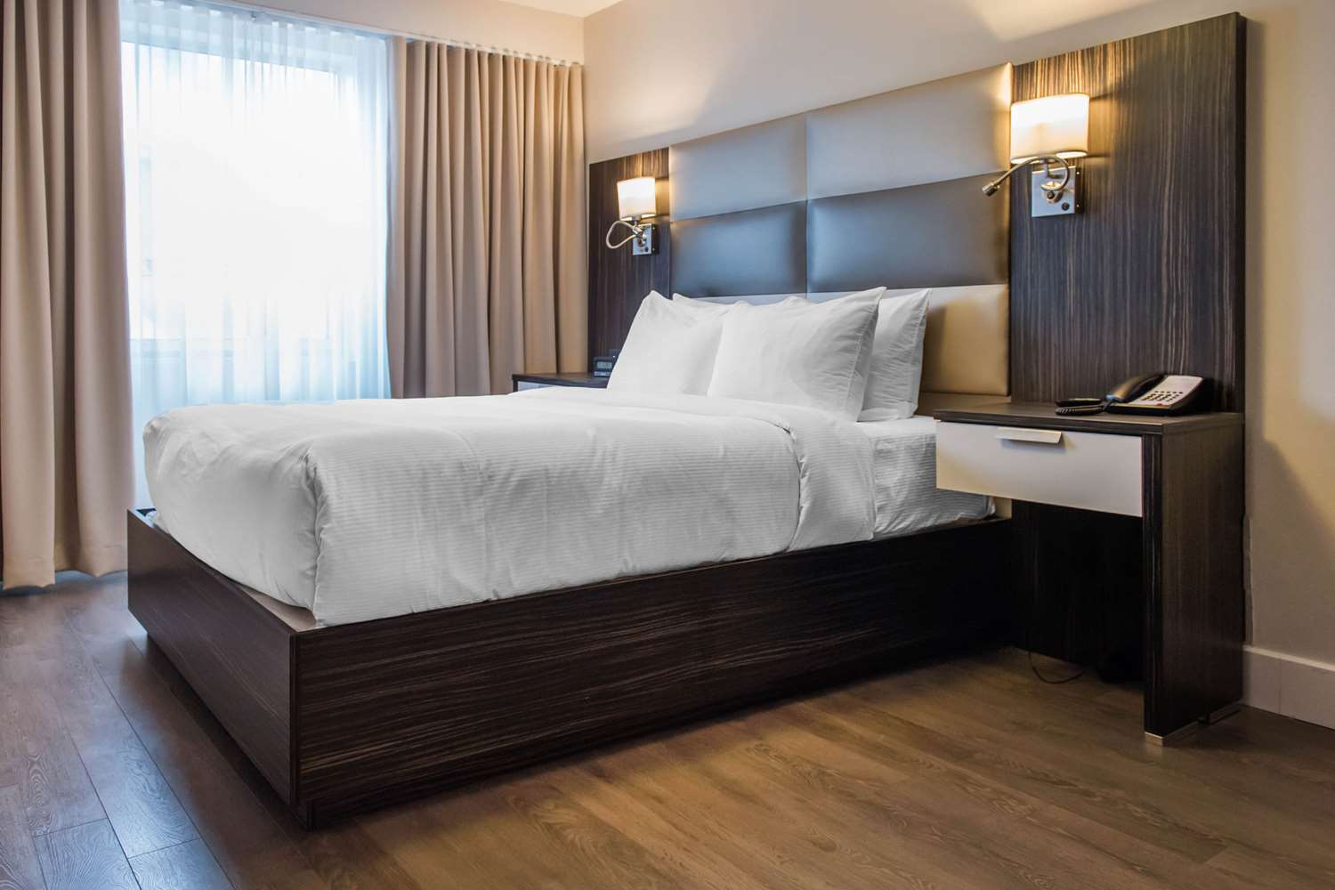 Efficiency, Suite, Queen Bed, Accessible
