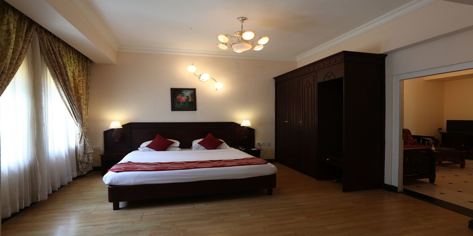 ROYAL, SUITE