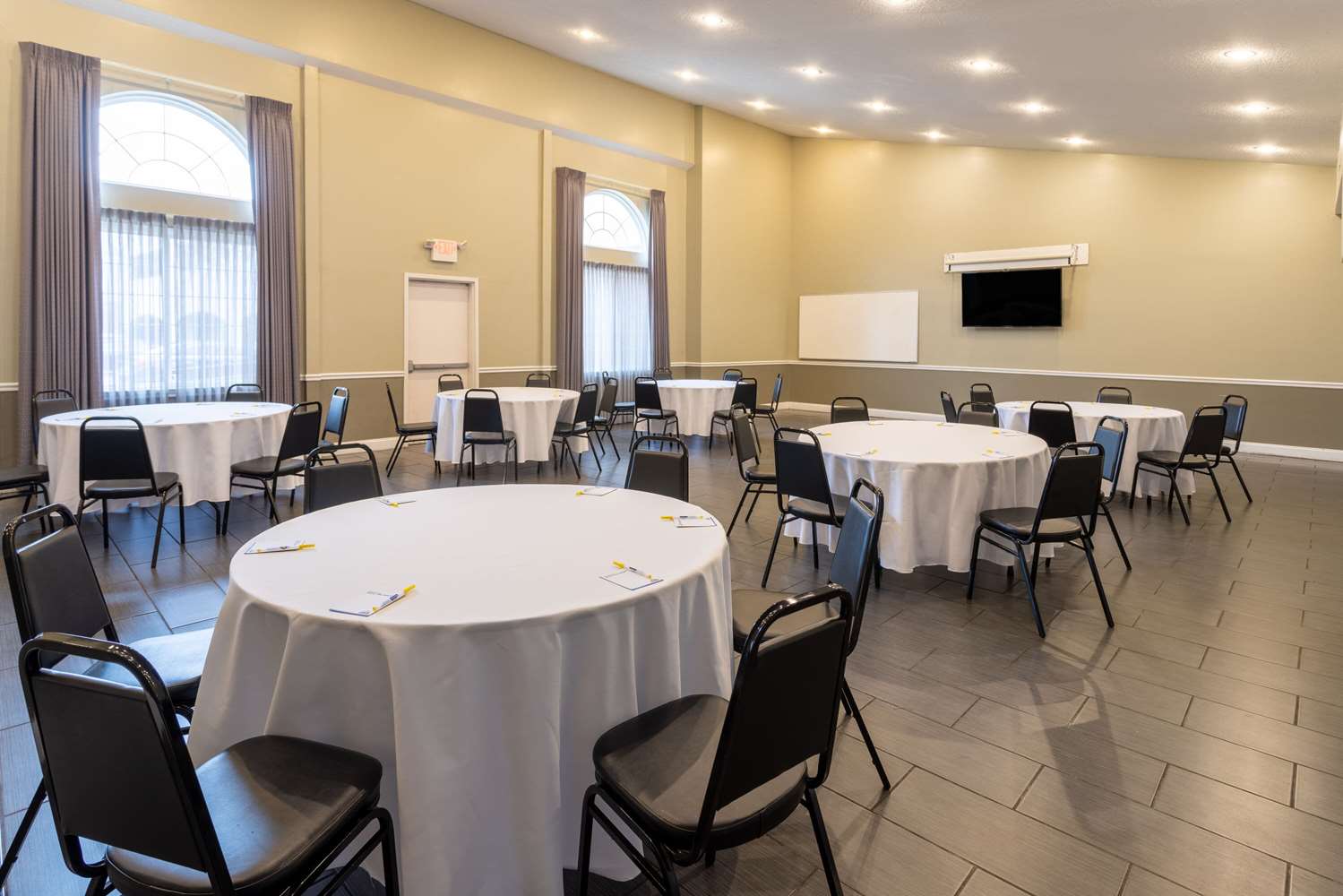 Days Inn & Suites By Wyndham Cherry Hill - Philadelphia 33/35