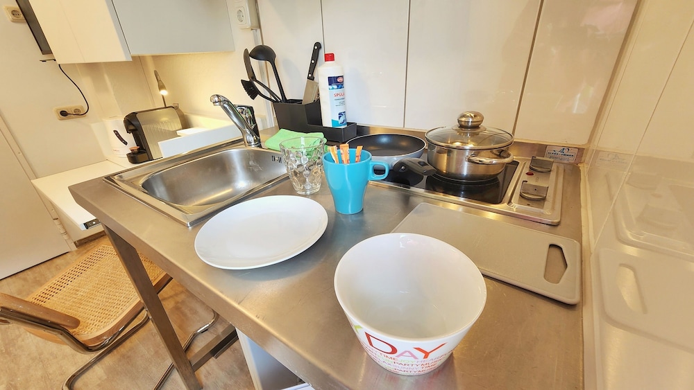 B & L Hostel 32/50