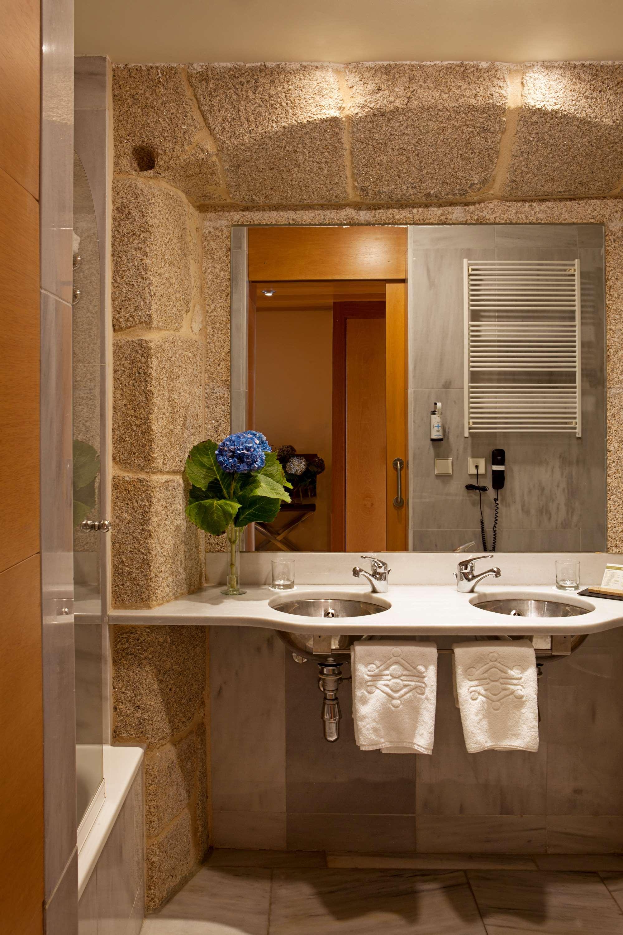غرفة قياسية بسرير مزدوج، Parador de Santo Estevo 9/10