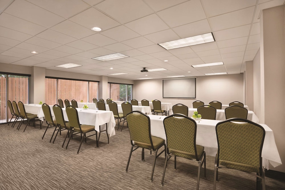 Country Inn and Suites By Radisson Newnan, GA 29/31