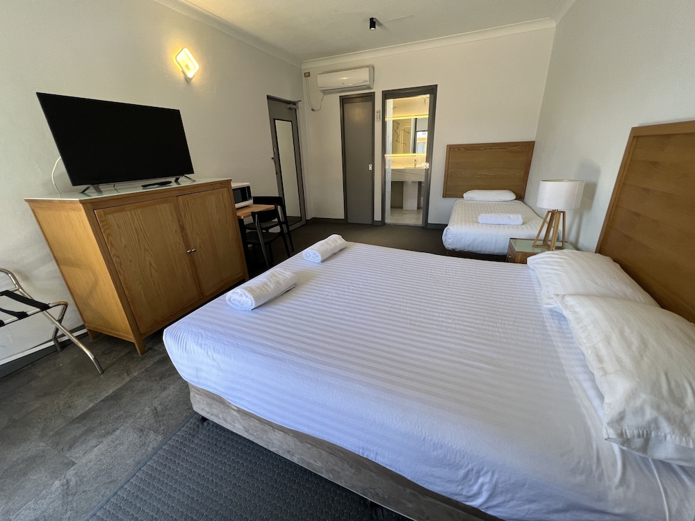 SPA VILLAGE TRAVEL INN 10/41