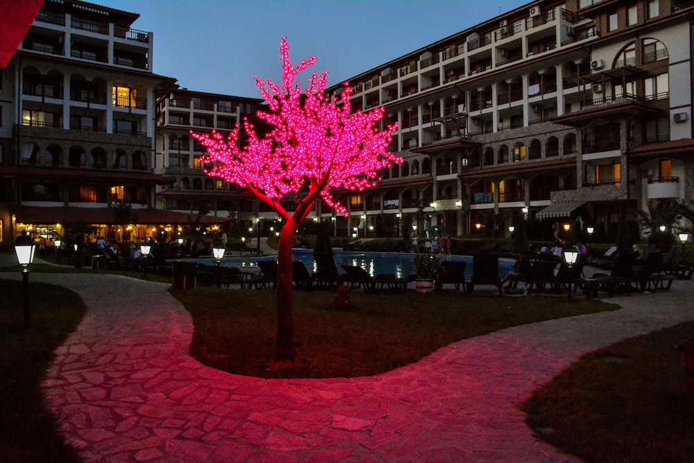 Olymp Apartcomplex 46/52