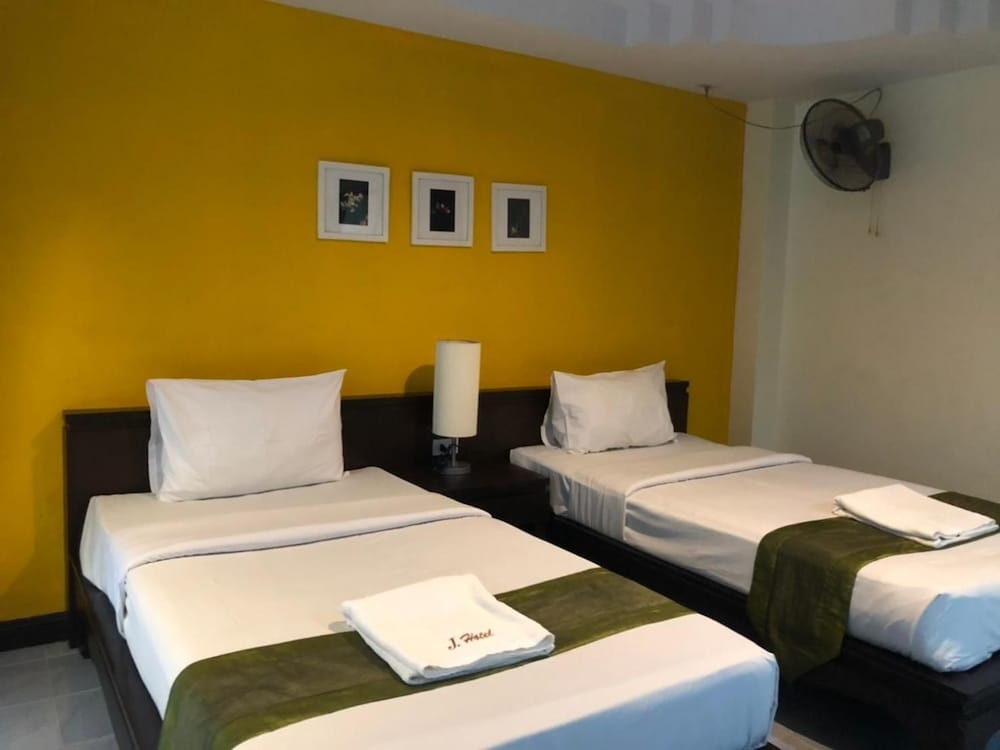 J Hotel 28/51
