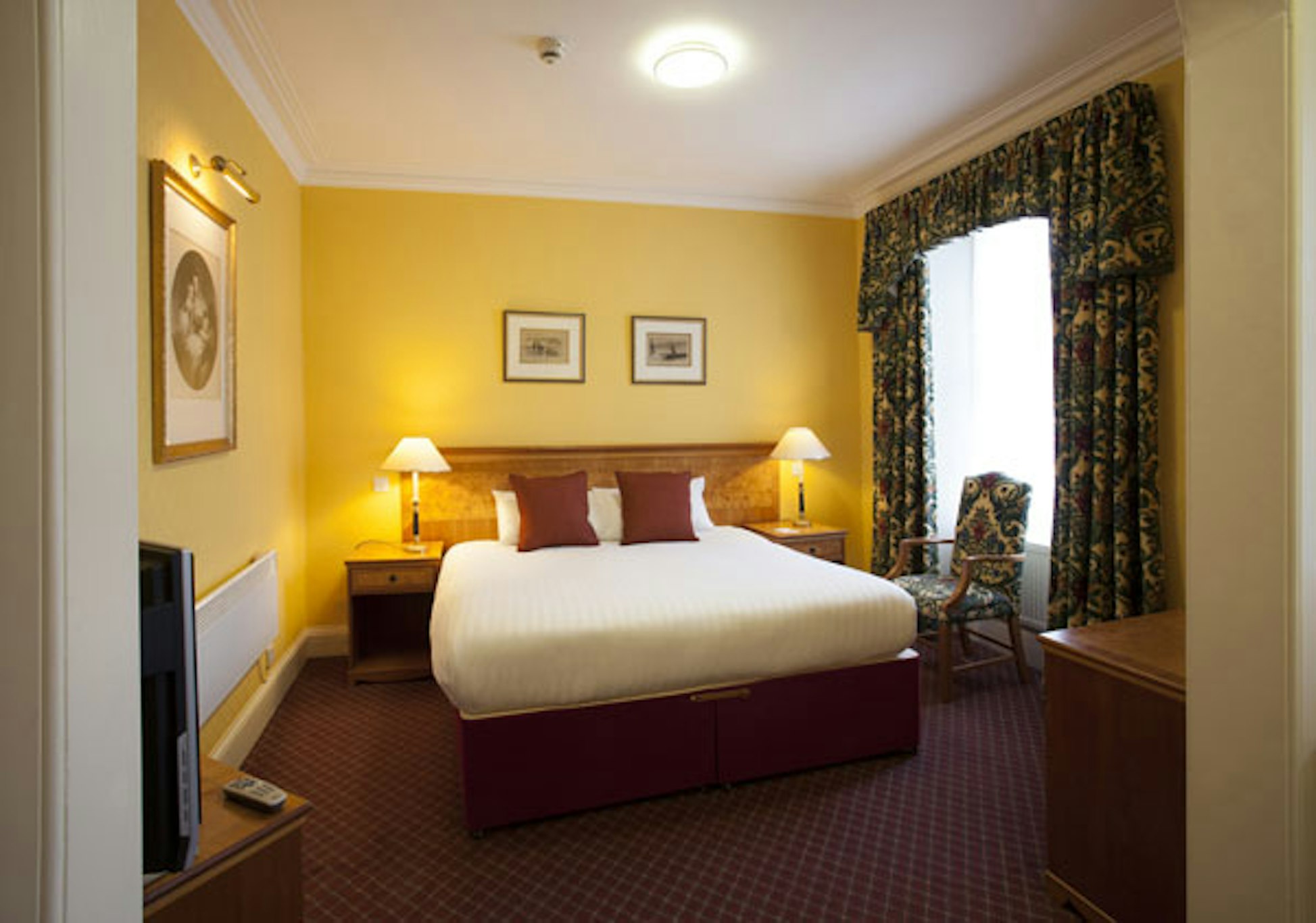 Royal Highland Hotel 6/43