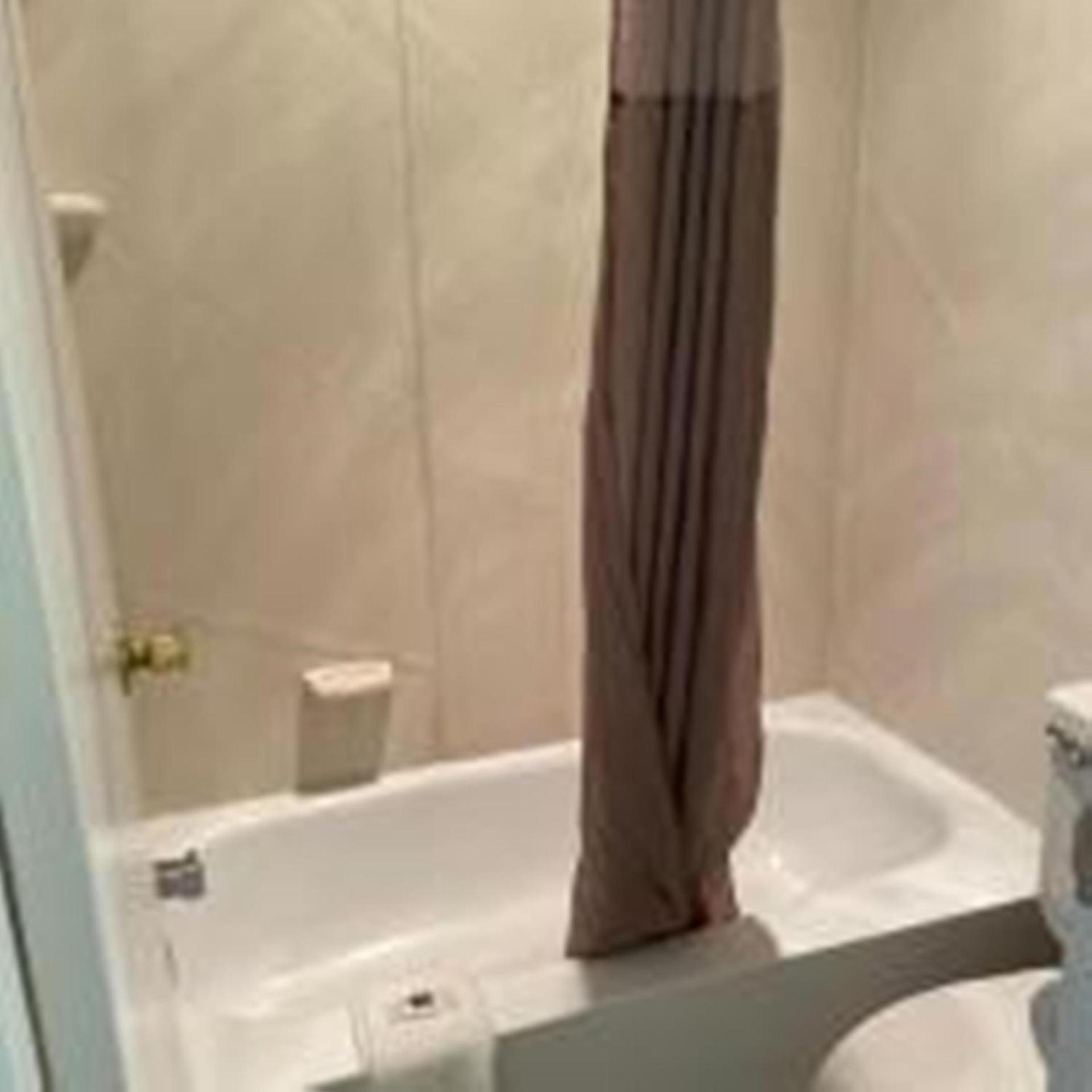 1 Full Bed Mobility Access Tub, Nsmk، Motel6 Van Horn, TX 4/4