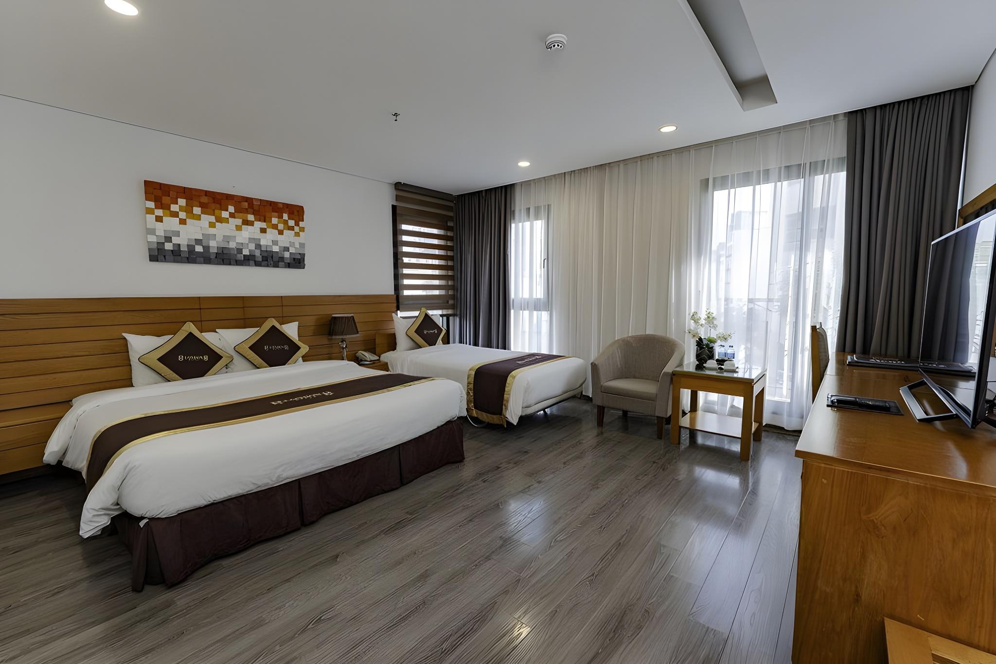 Grand, Senior, Deluxe, 1 Queen and 1 Single Bed