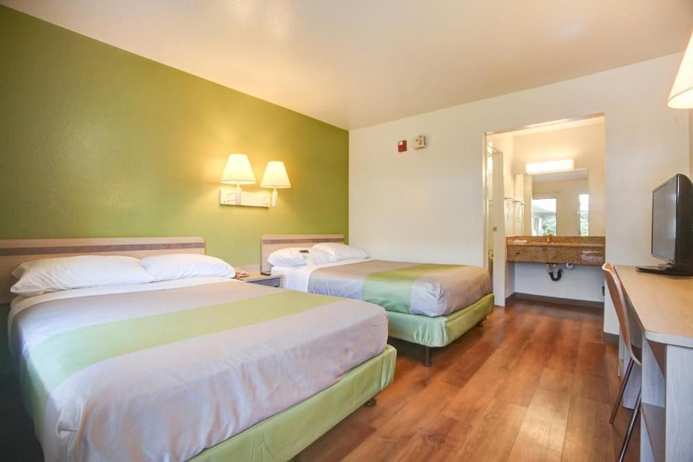 Motel6 Elkton, MD 20/55