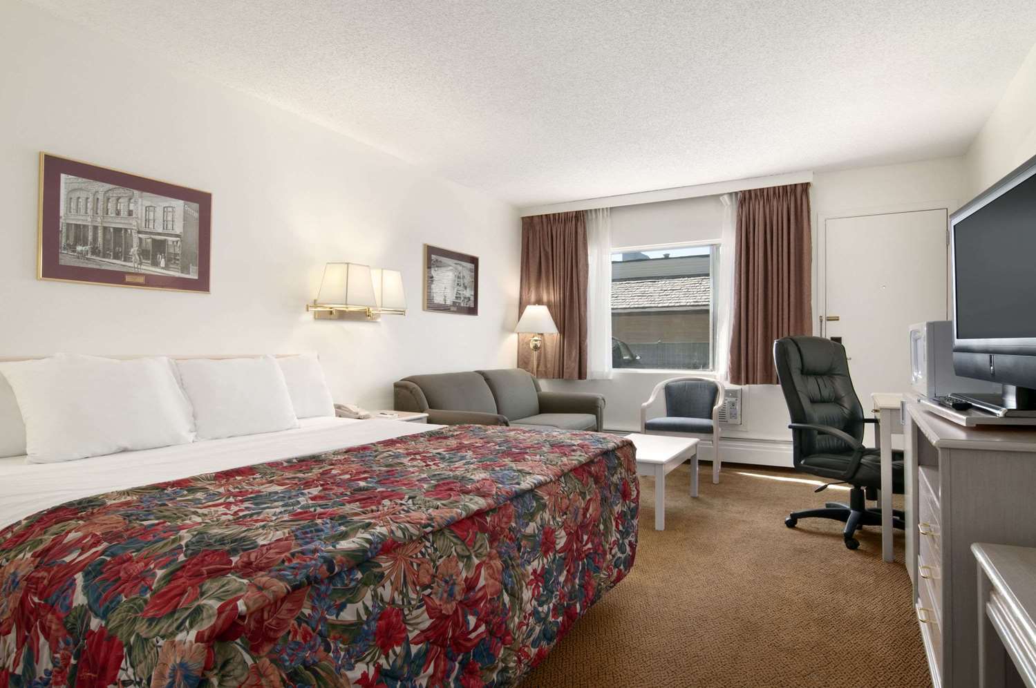 Travelodge by Wyndham Calgary South 50/63