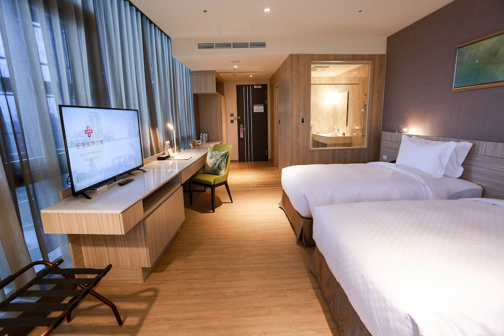 DELUXE, DOUBLE BED