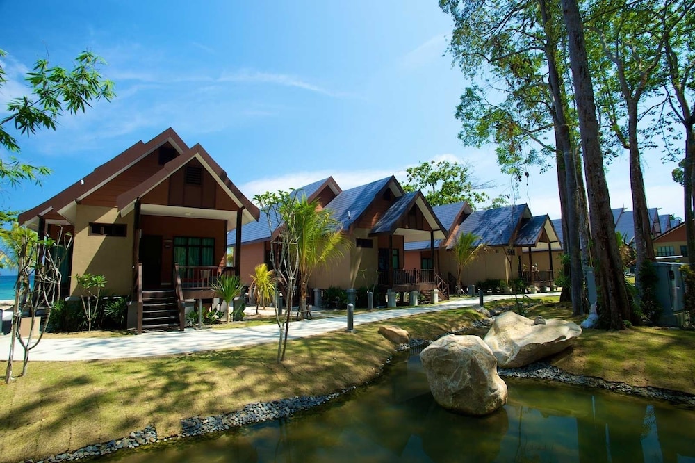 Tunamaya Beach and Spa Resort 64/69