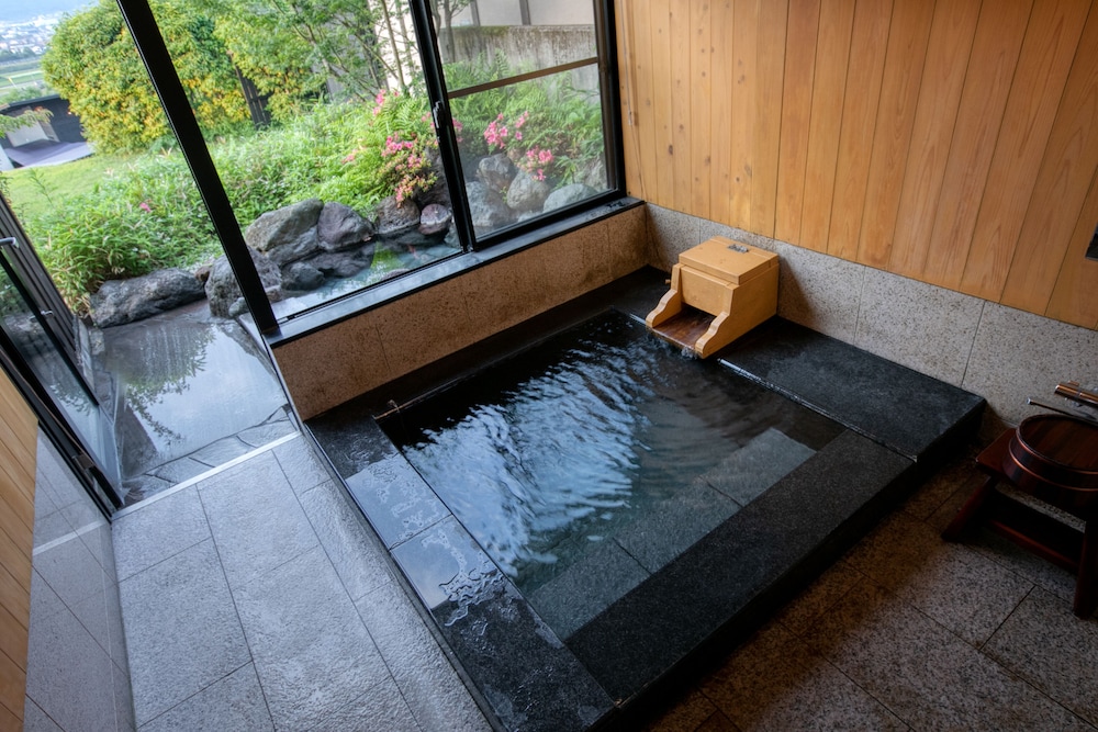 Yufuin Onsen Toshoan 19/44