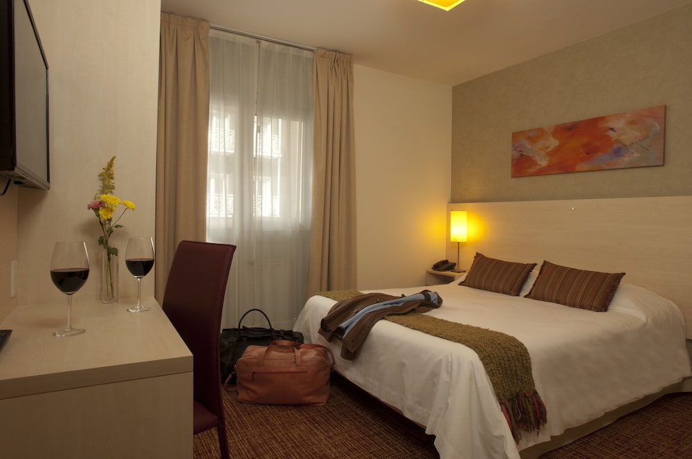 Hotel De Los Andes 6/23