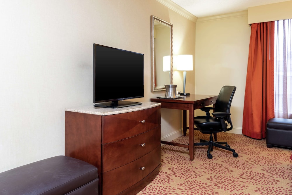 Doubletree By Hilton Hotel Grand Rapids Airport 38/53