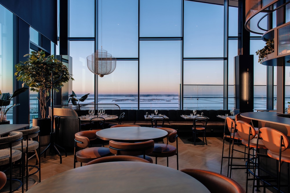 Clarion Hotel Helsinki Airport 53/65