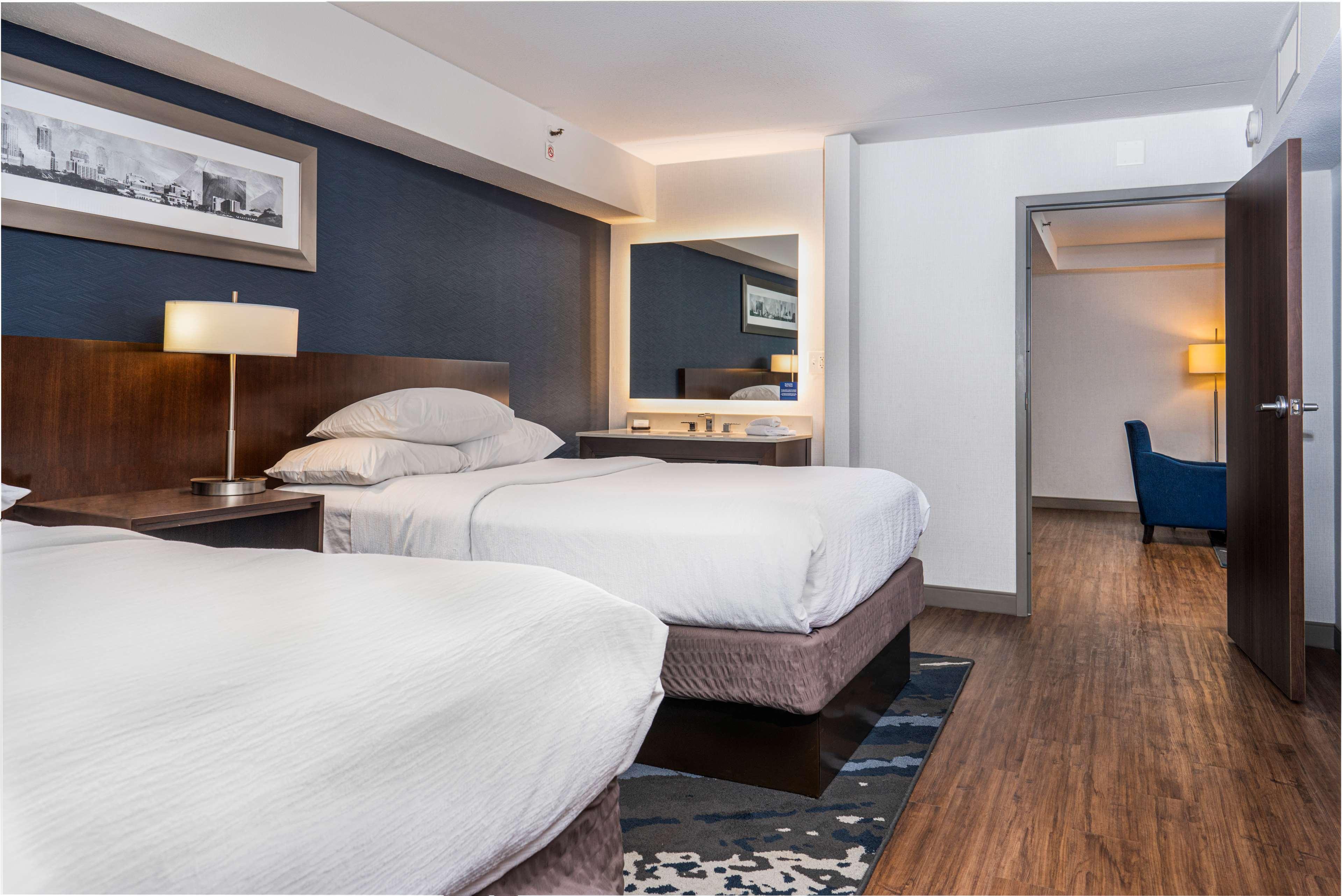 2 ROOMS, SUITE, 2 DOUBLE BEDS, CORNER