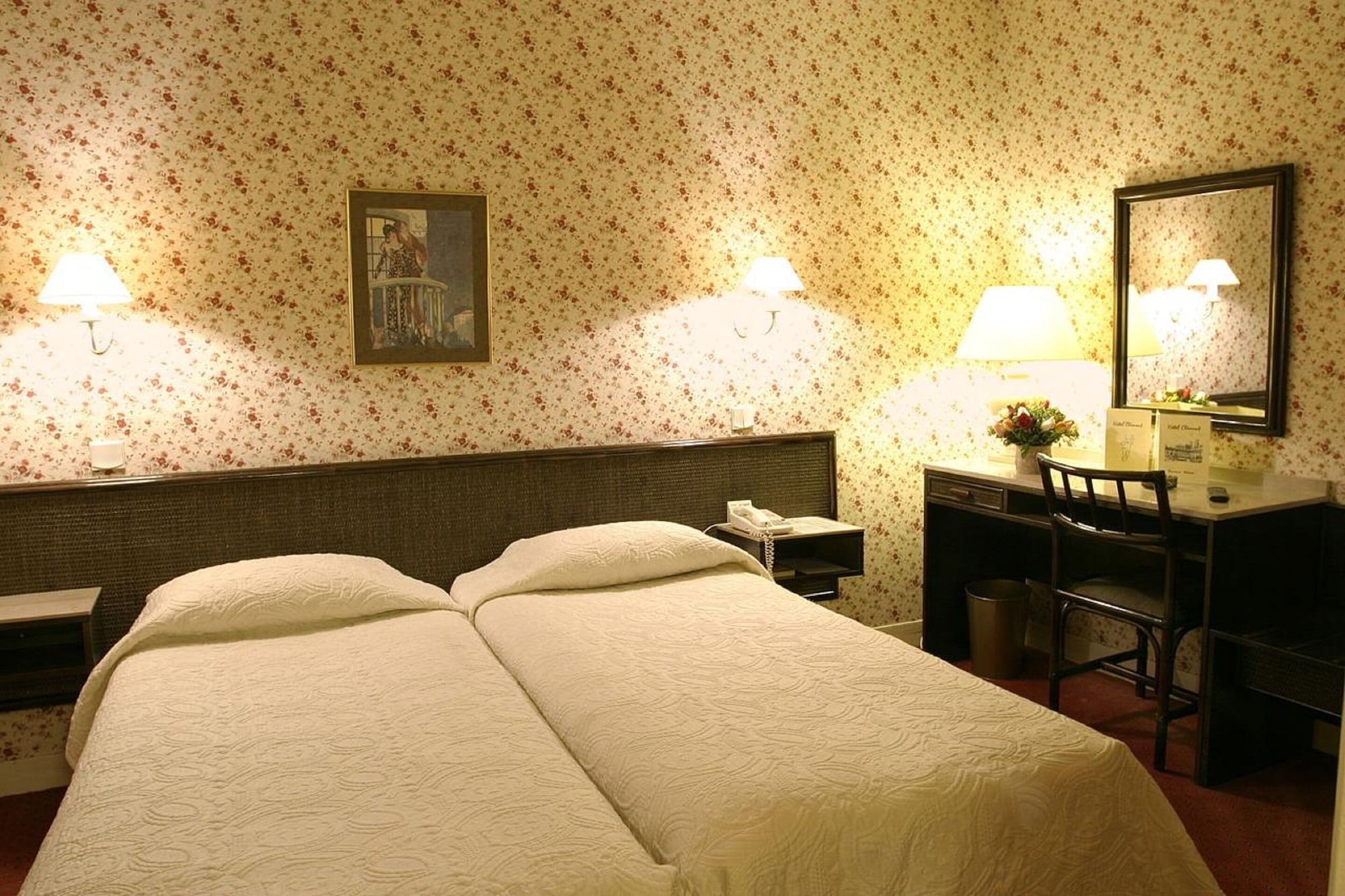 ROOM, TWIN BEDS, COURTYARD VIEW