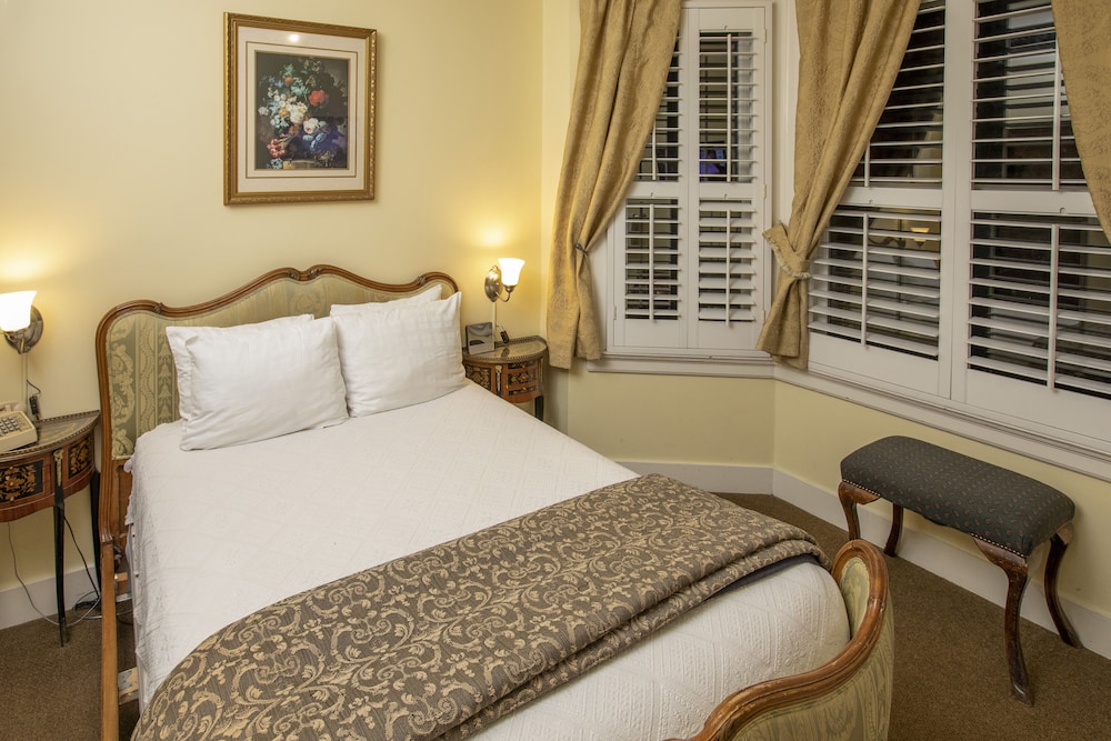 The Washington Square Inn 24/82