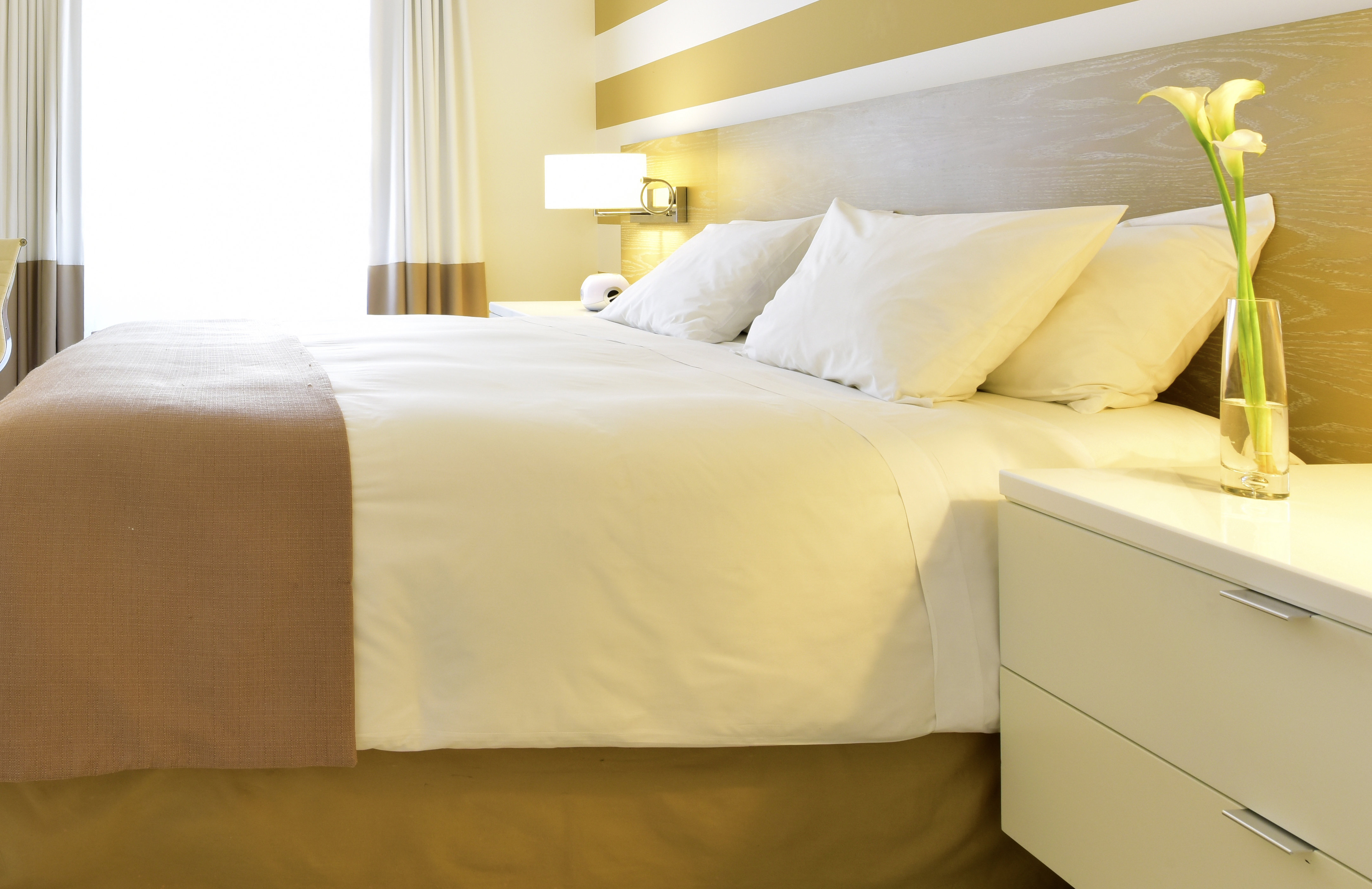 Art Deco, King Bed, Accessible