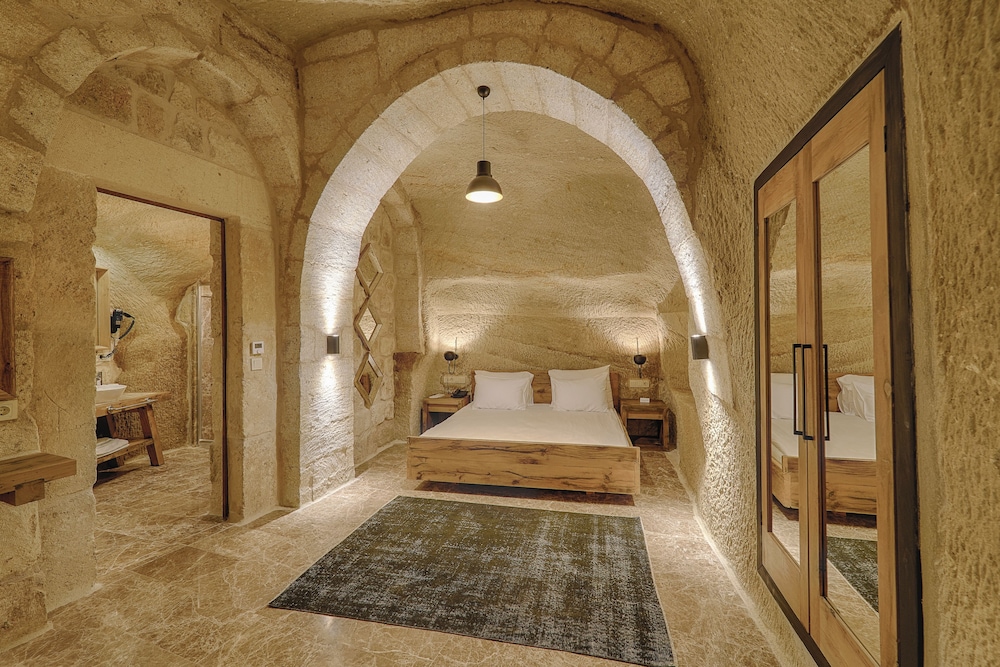 Solem Cave Suites 7/56