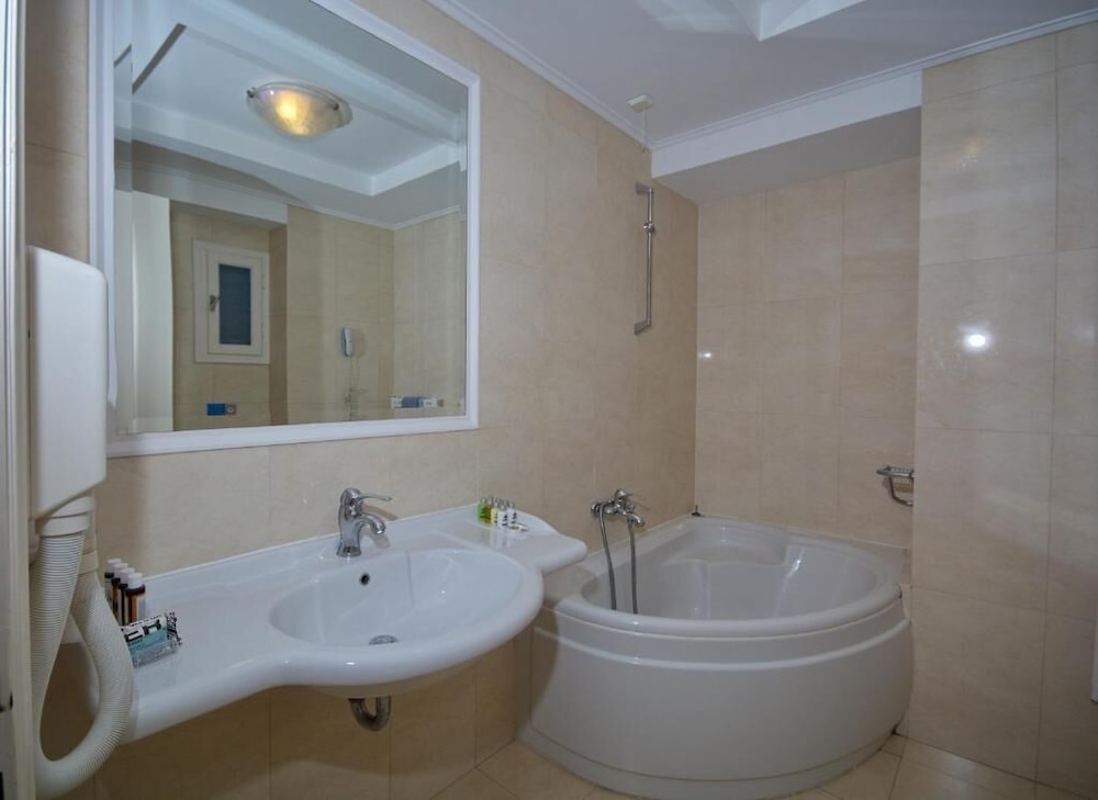 Alonissos Beach Bungalows And Suites Hotel 47/50