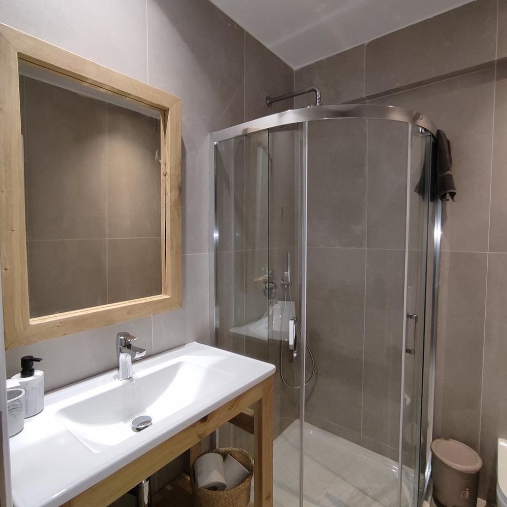 Sofos Suites 48/50