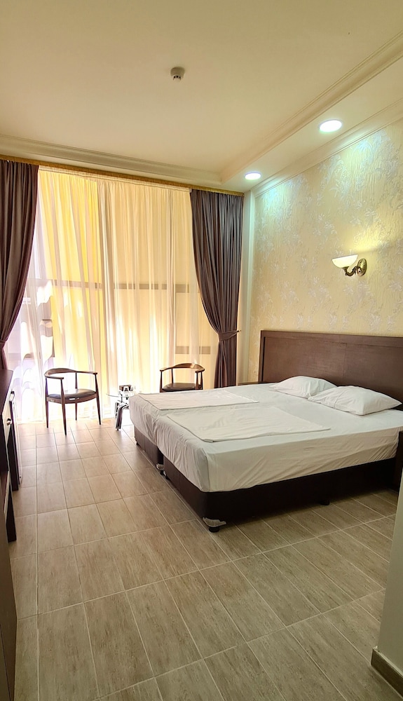 YEREVAN DELUXE HOTEL 29/61