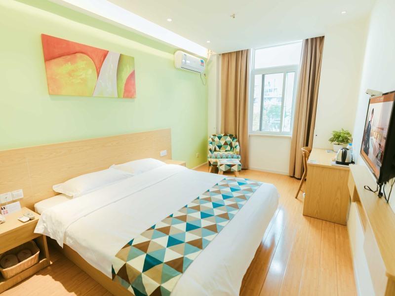 Feature, 1 Queen and 1 Double Bed