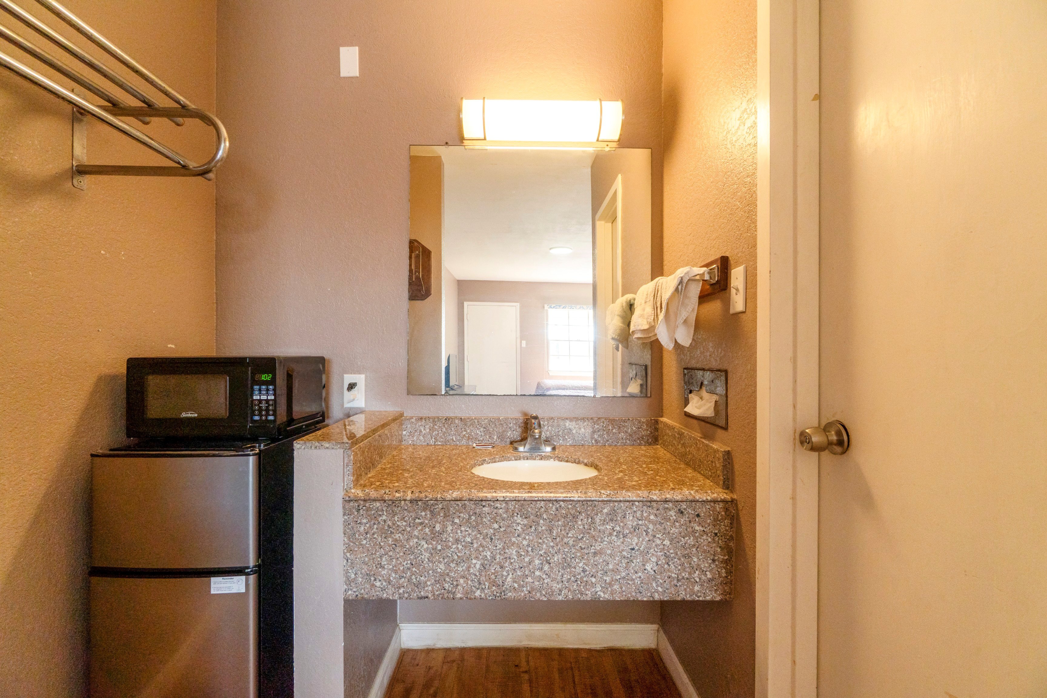 Woodfield Inn & Suites Hotel O, Yoakum TX 111 53/54