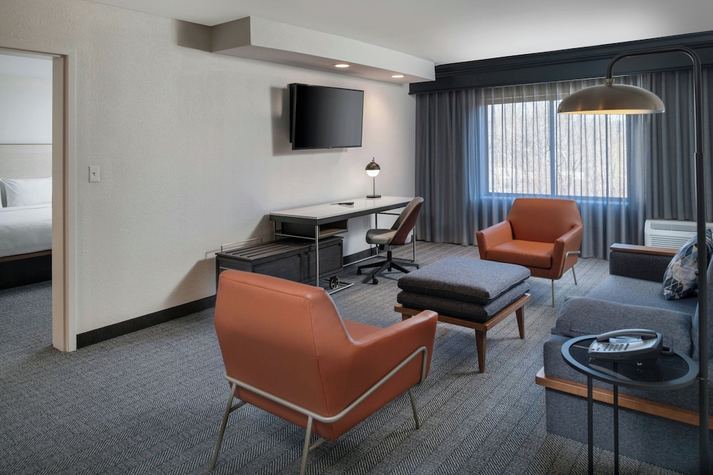 Courtyard By Marriott Providence Lincoln 27/50