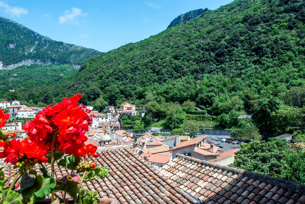 LA LOCANDA DELLE DONNE MONACHE 57/59