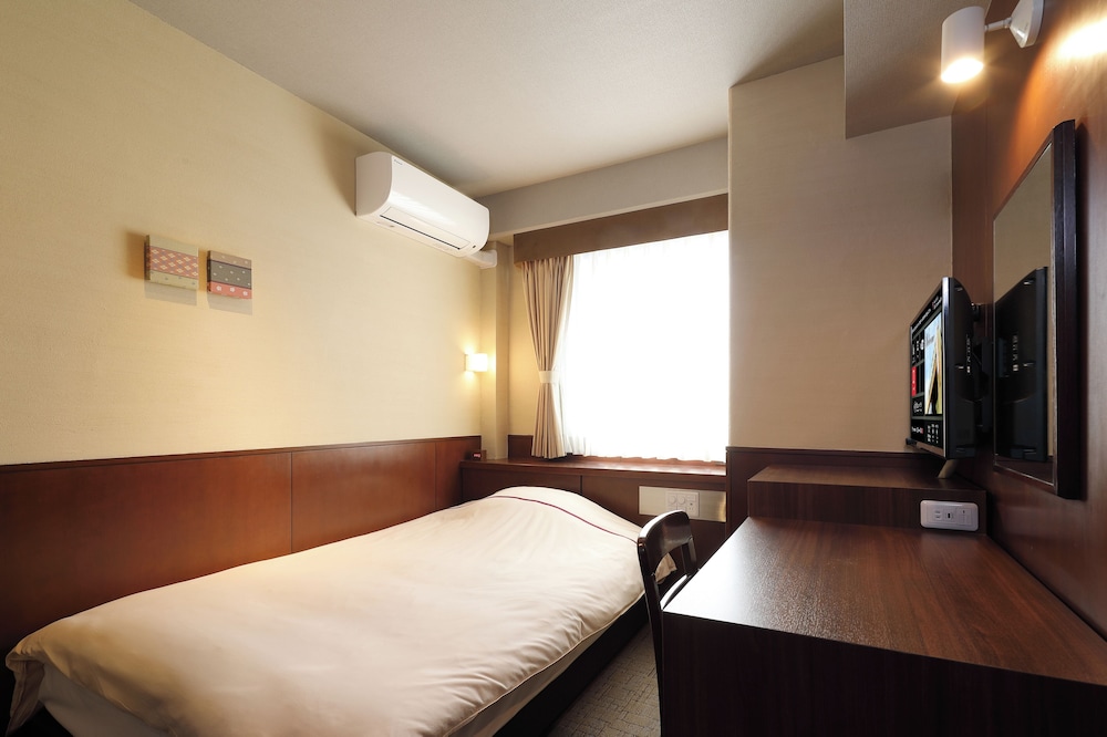 SEMI ROOM, SEMI DOUBLE BED, SMOKING