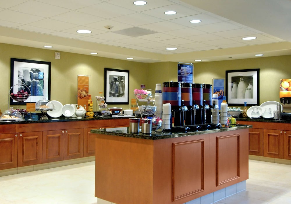 Hampton Inn Suites Seal Beach 22/32