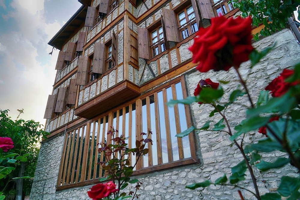Dadibra Konak 3/50