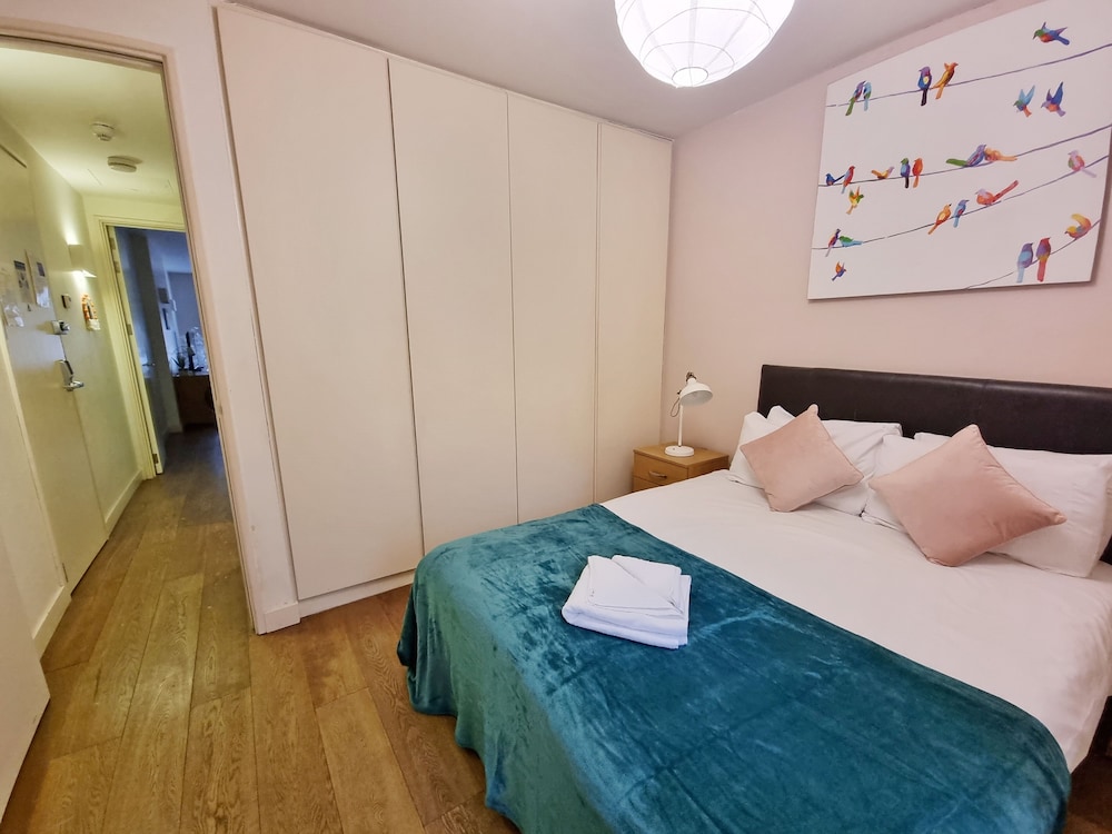 Urban Stay London City Apartments 12/50