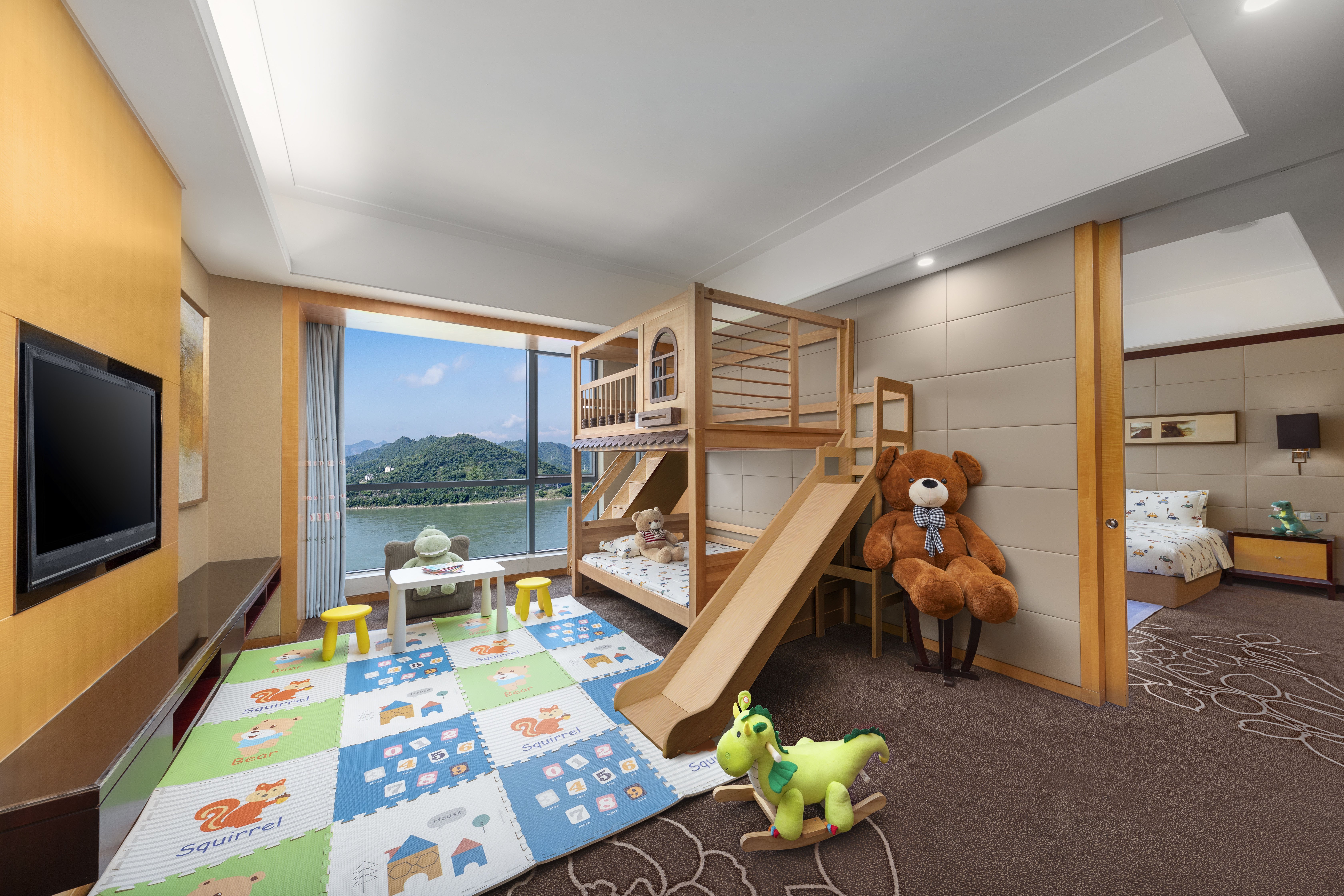 CROWNE PLAZA YICHANG 44/50
