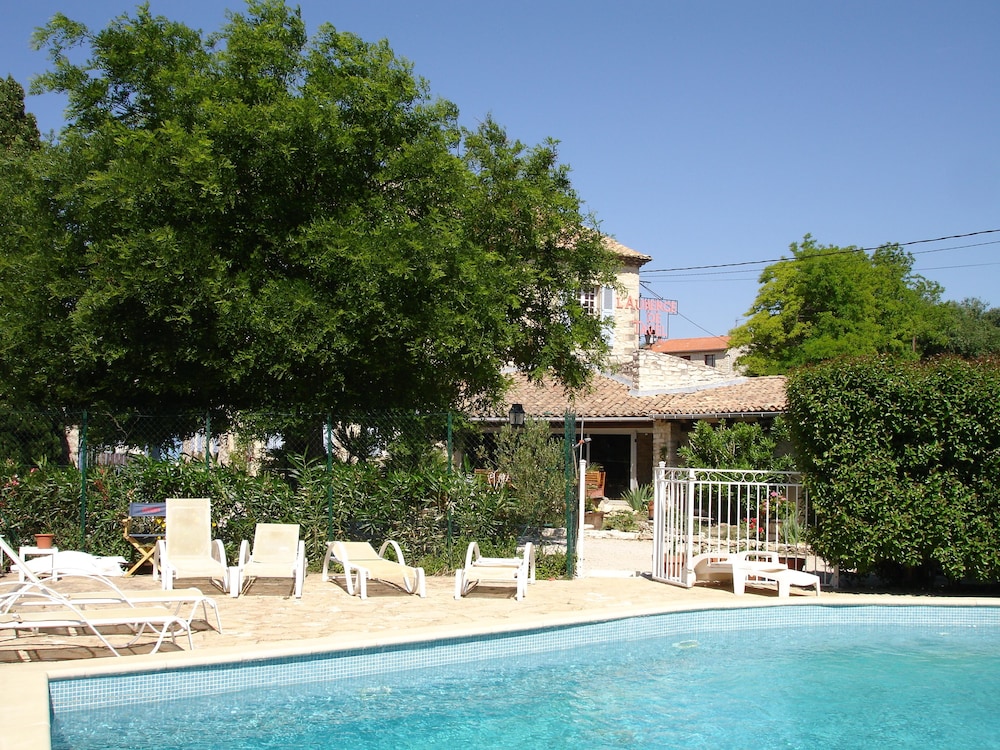 AUBERGE DE TAVEL 33/42