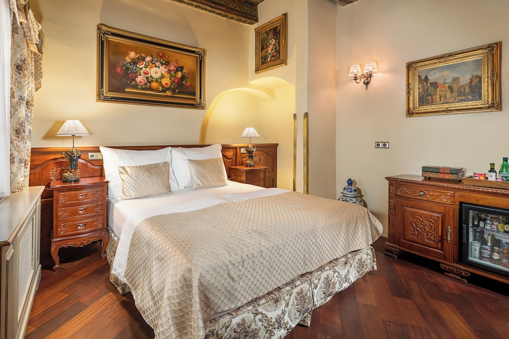 Iron Gate Hotel And Suites 21/71