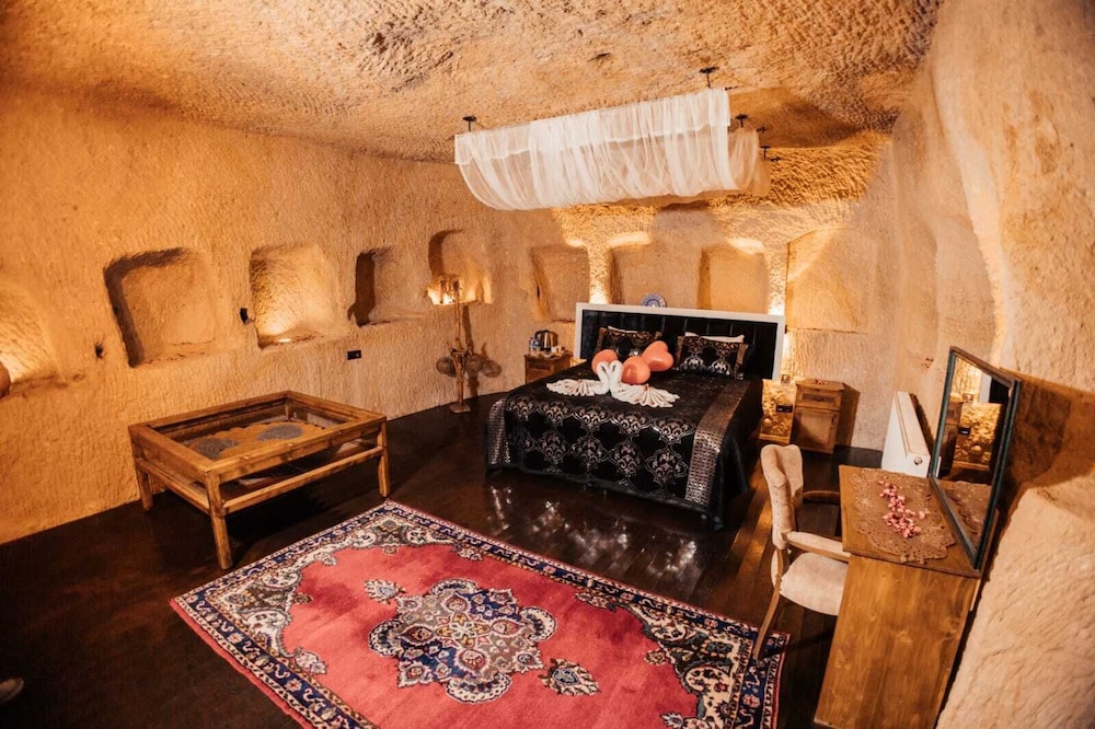 Amor Cave House 30/50