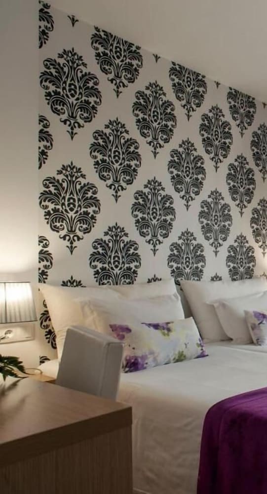 Genesis Hotel 17/30