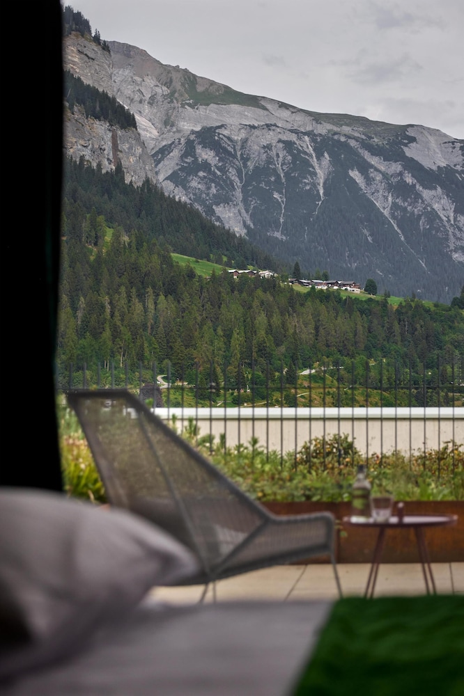 Me and All Hotel Flims, by Hyatt 40/62