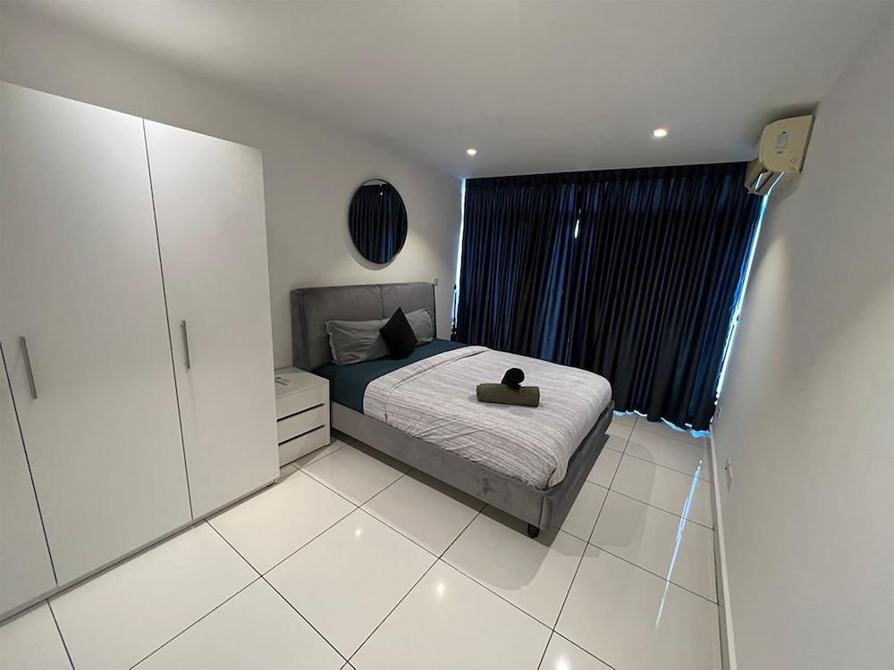 Embassy Gardens Premier Suites 24/50
