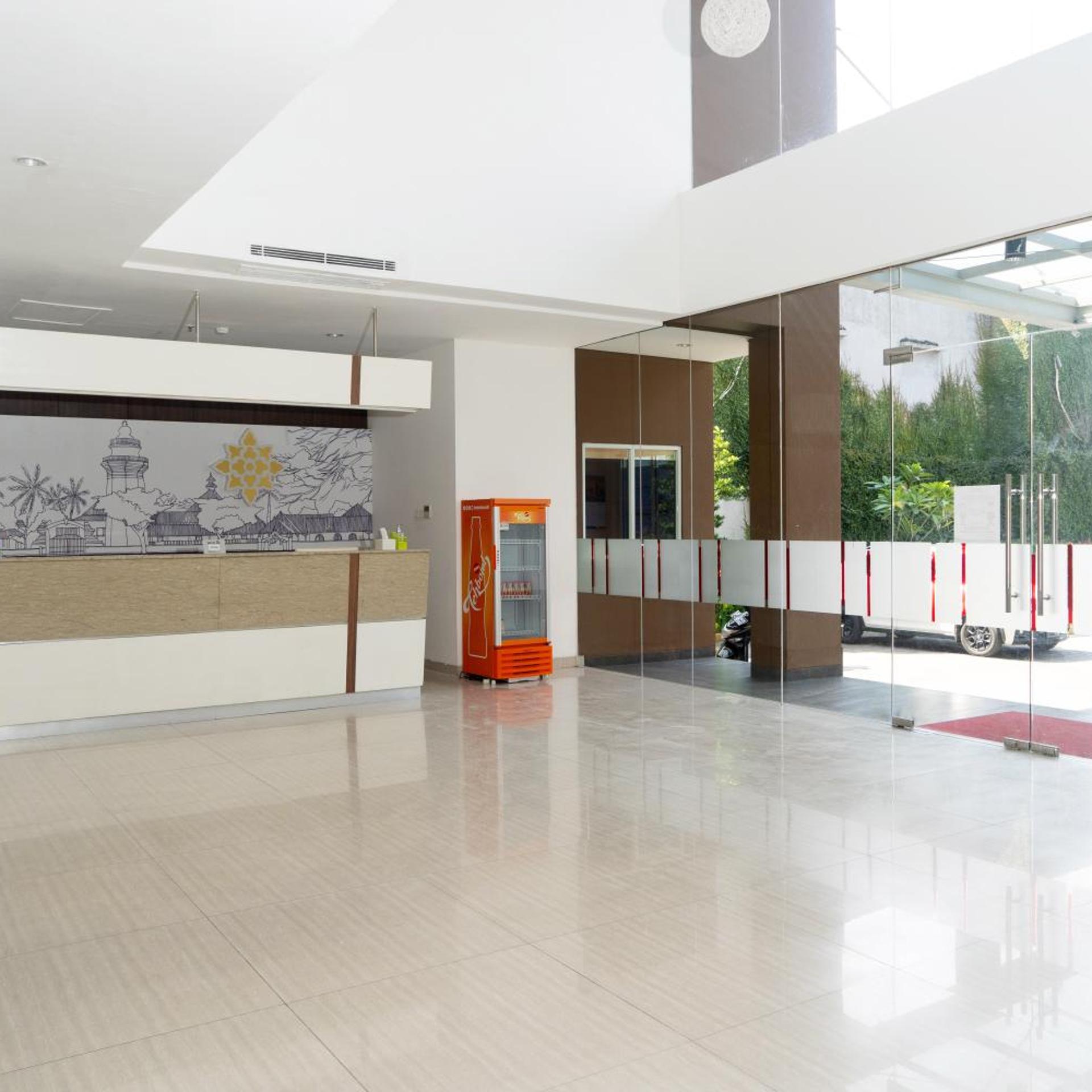 Lynn Hotel Serang 14/43