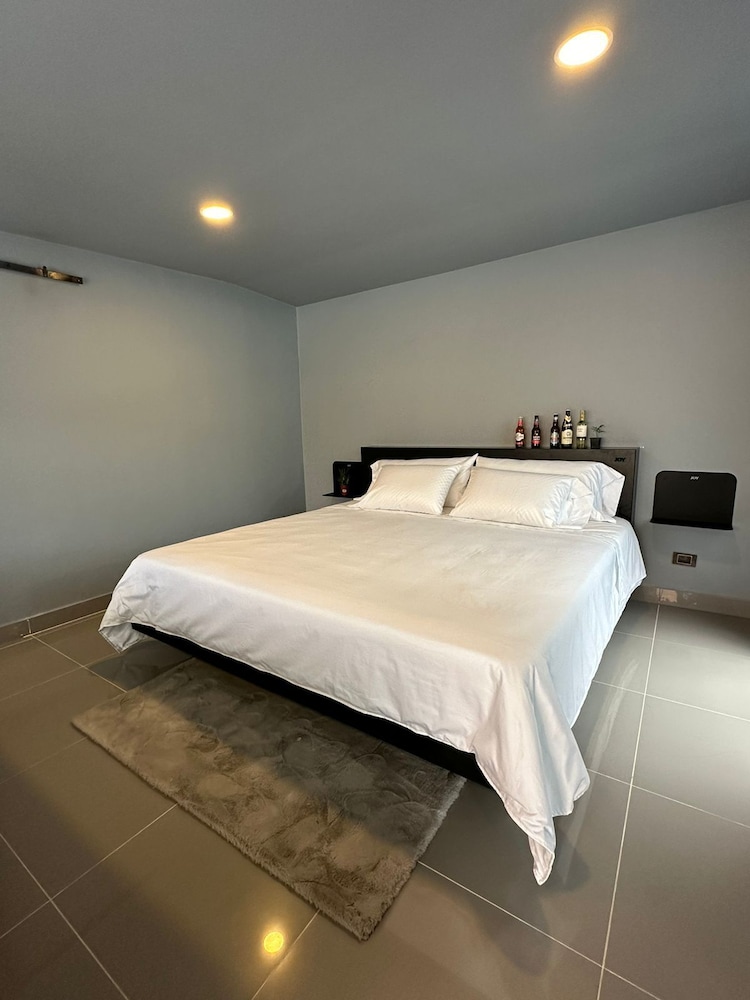 Hostel Joy Cll 85 18/47