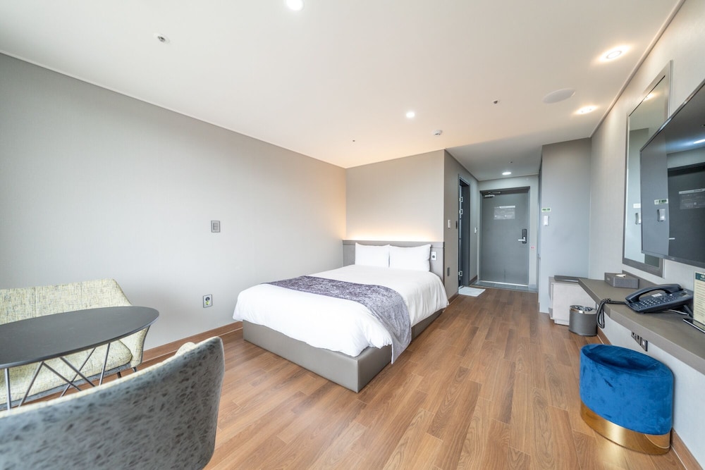 Pool, Deluxe, Double Bed
