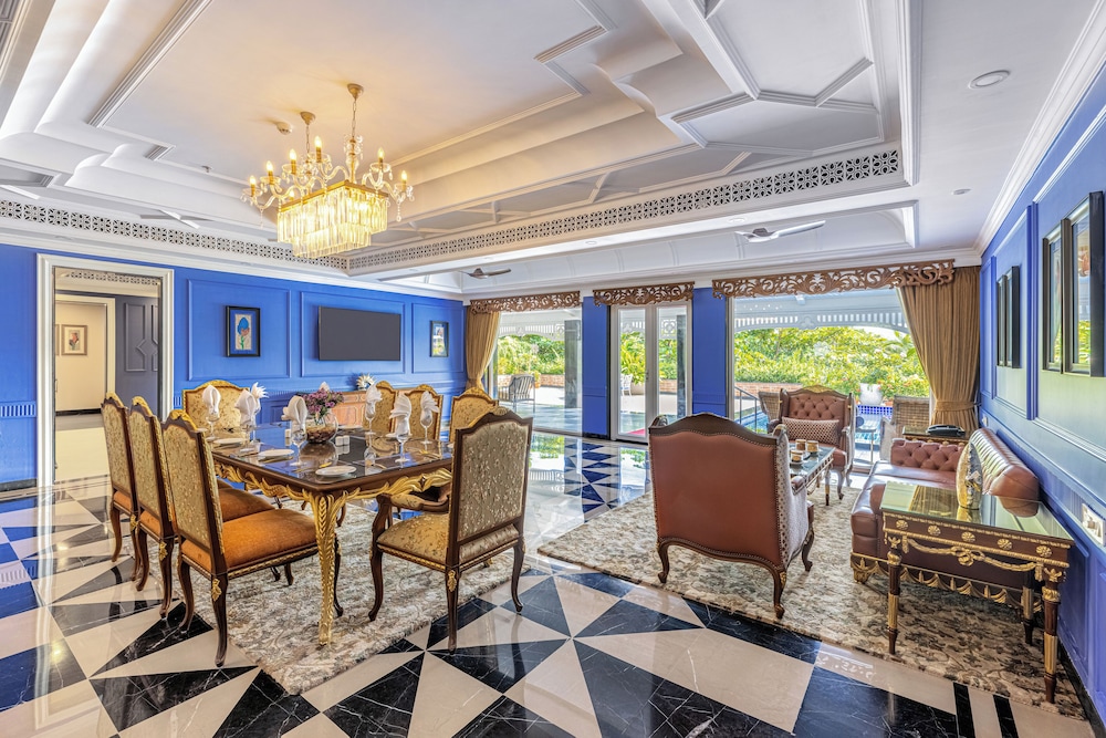MAYFAIR Palm Beach Resort 50/74