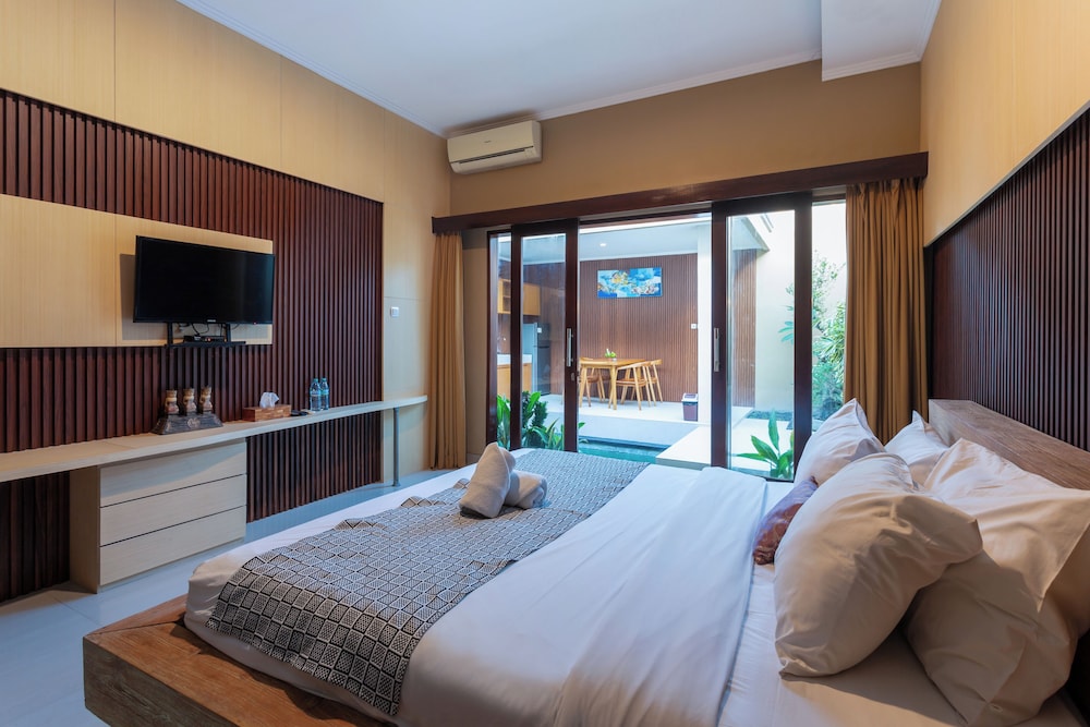 Karana Villa Bali 30/64