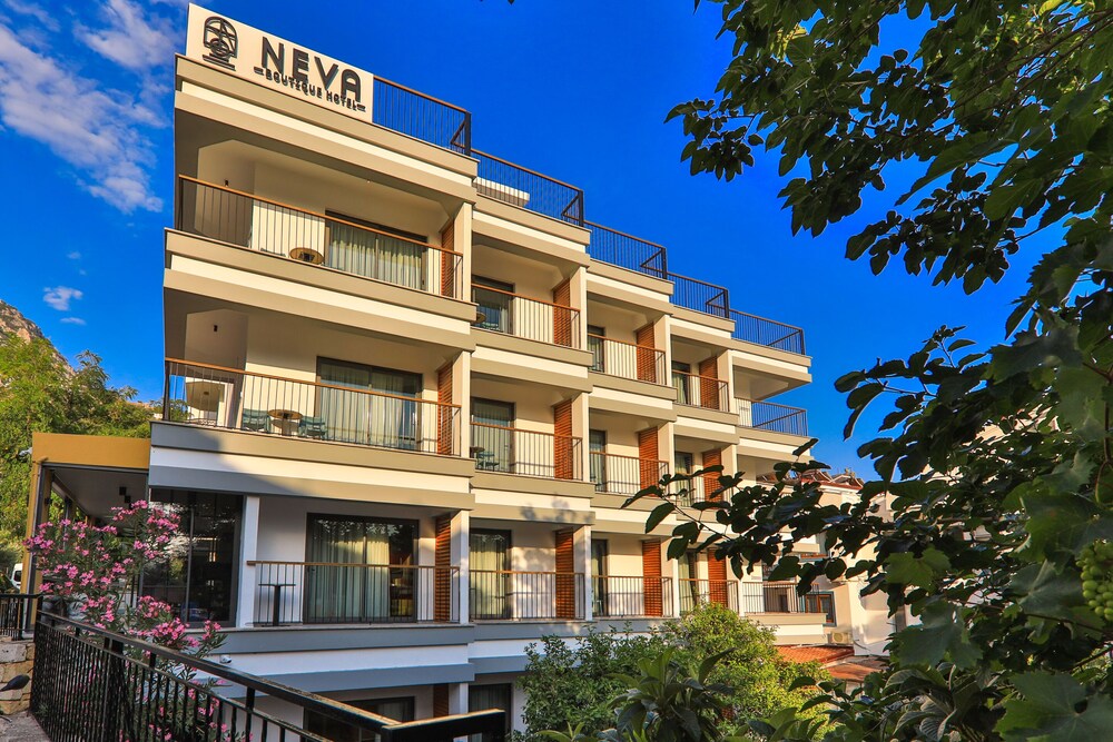 Neva Boutique Hotel 3/50