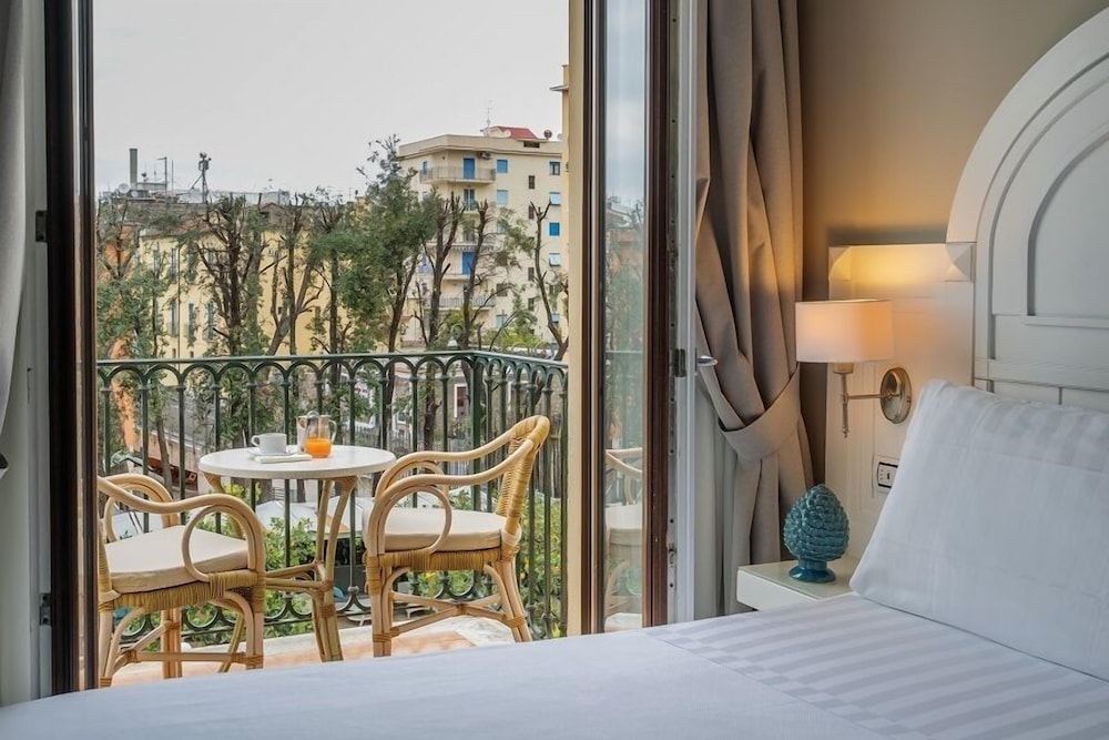 Hotel Capri 15/50
